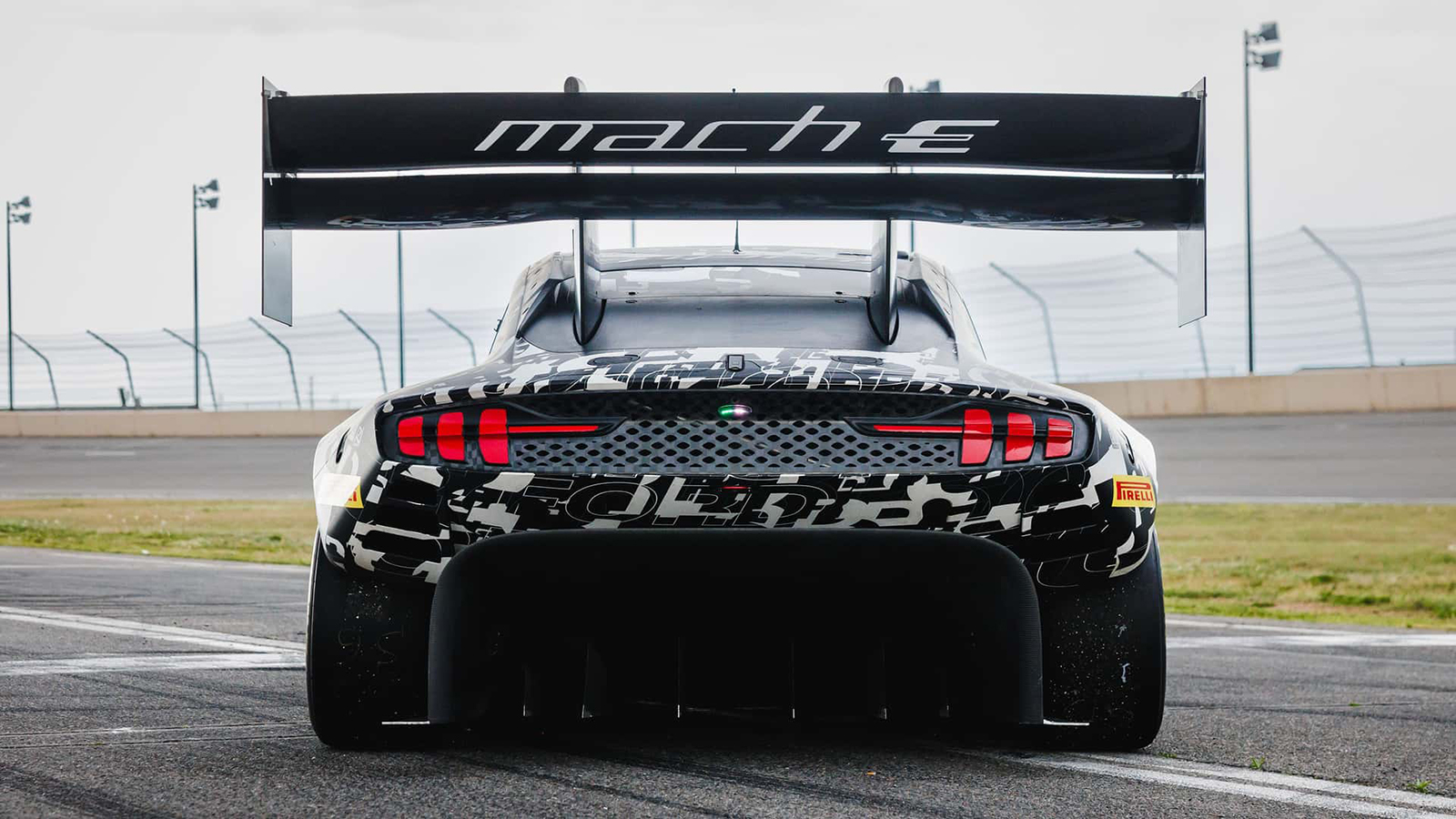 Ford: Μία Super... Mustang Mach-E είναι έτοιμη για το Pikes Peak 